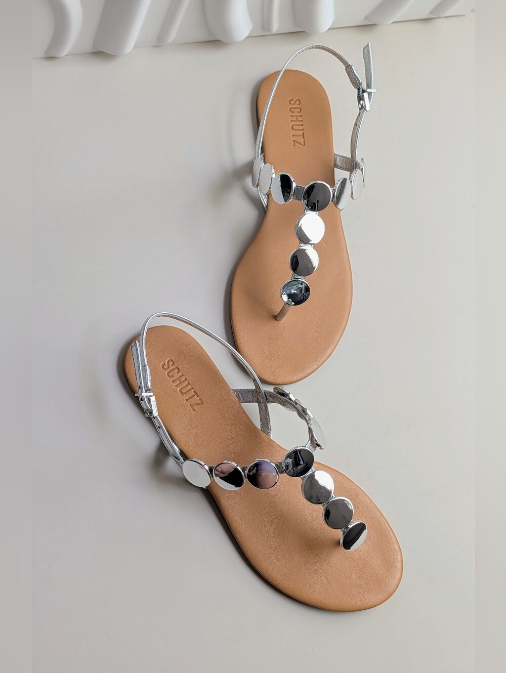 SCHUTZ Acacia T Silver Metallic Disc T-Strap Flat Sandals NWT Size 8